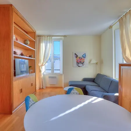 Lumineux Appartement- Carre D'or- Proche Mer