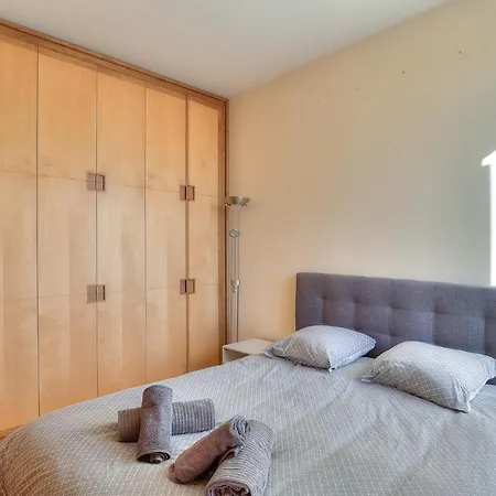 Lumineux Appartement- Carre D'or- Proche Mer Bed & Breakfast
