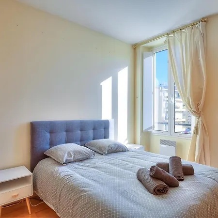 Lumineux Appartement- Carre D'or- Proche Mer לינה וארוחת בוקר ניס