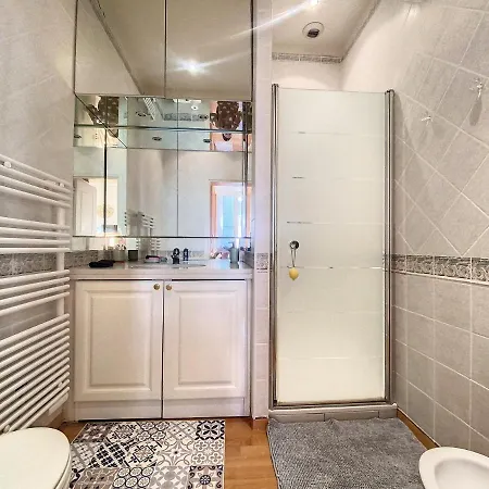 לינה וארוחת בוקר Lumineux Appartement- Carre D'or- Proche Mer *